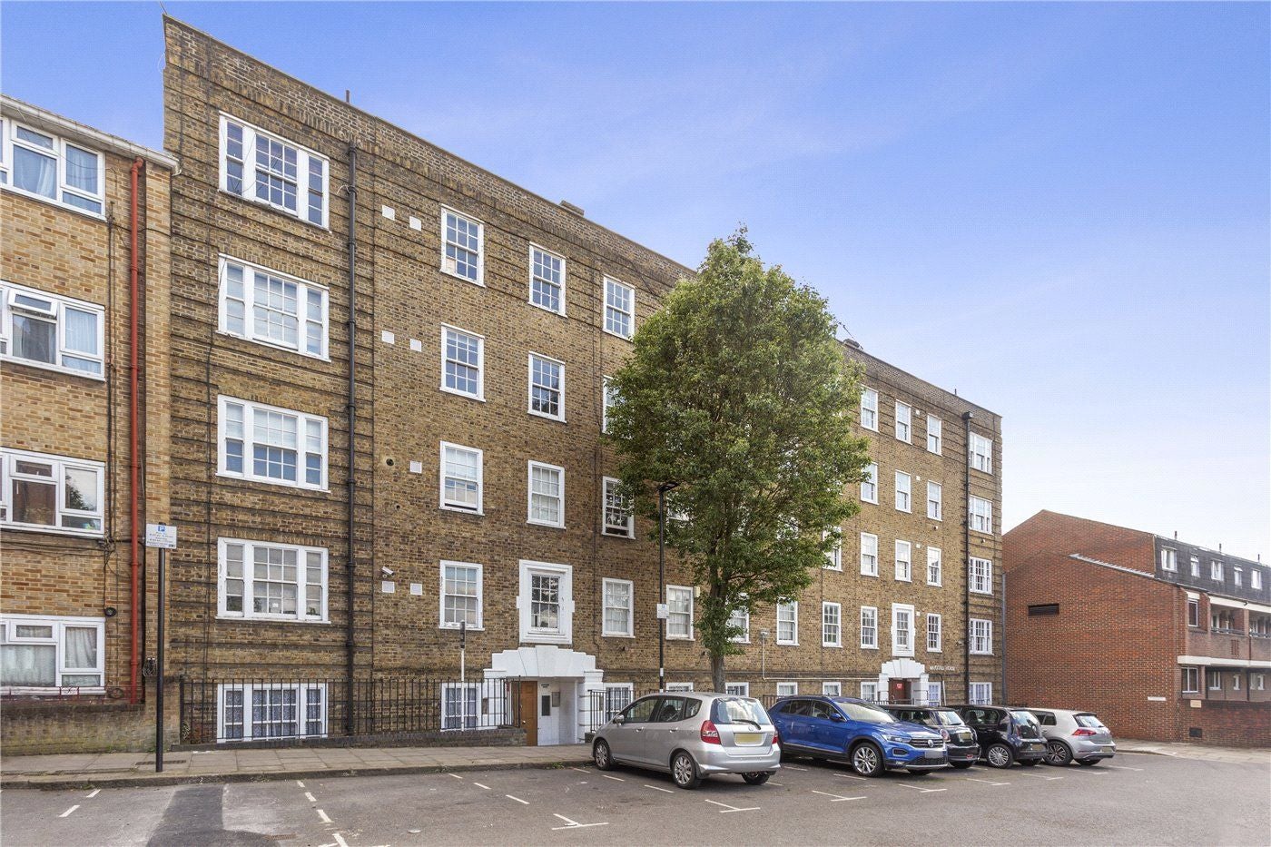 Flat Maygood Street in London