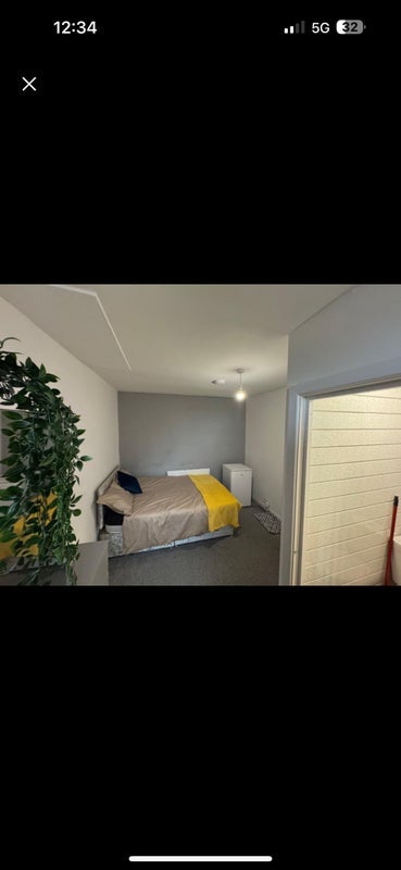 Room Plumpton Terrace in Wakefield