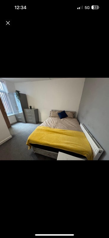 Room Plumpton Terrace in Wakefield