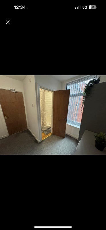 Room Plumpton Terrace in Wakefield