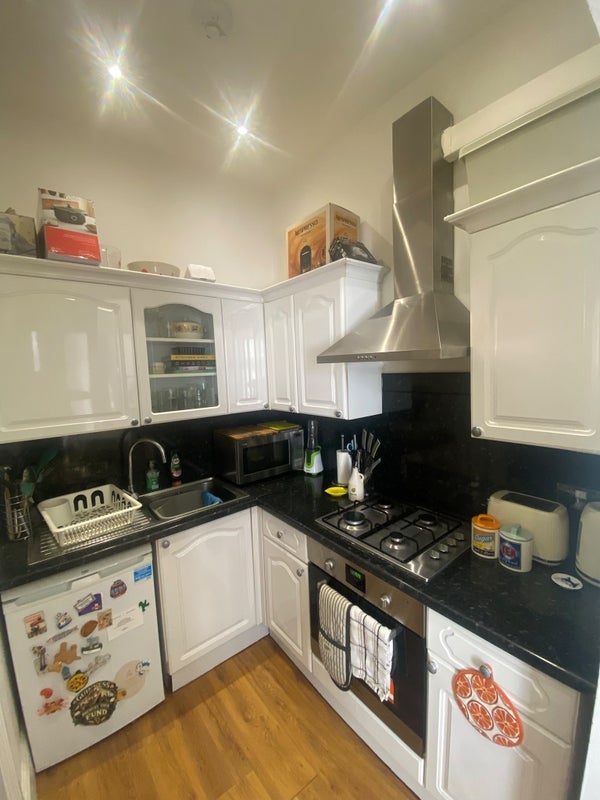 Flat Ferme Park Road in Greater London