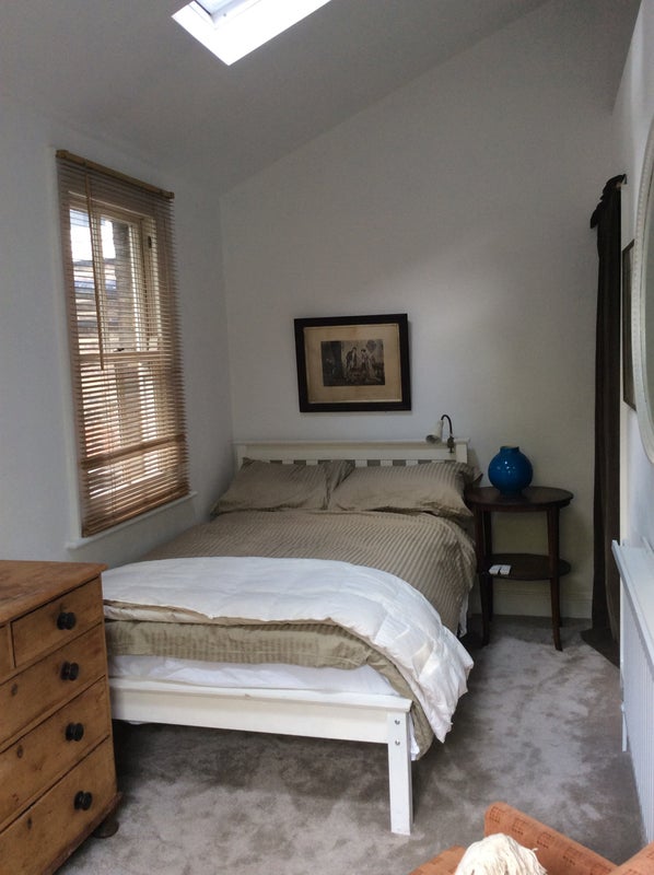 Room Avenell Road in Greater London