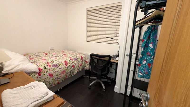 Room Queen Isabel's Avenue in Coventry