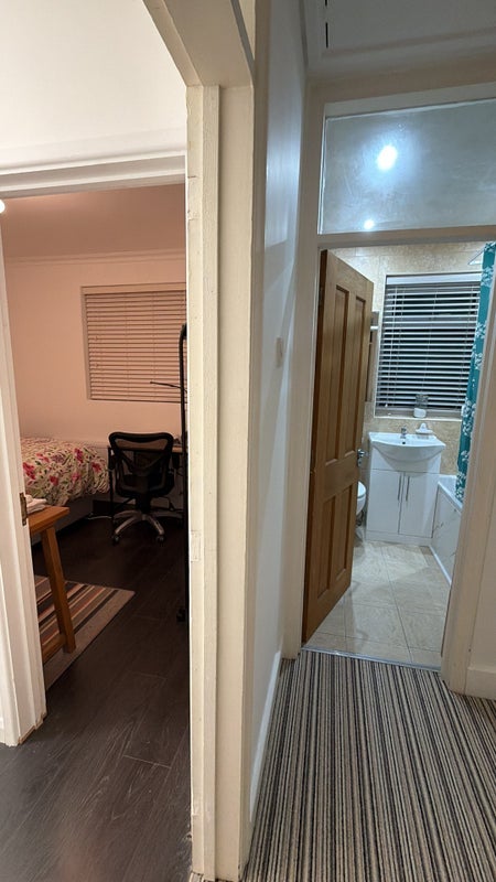 Room Queen Isabel's Avenue in Coventry