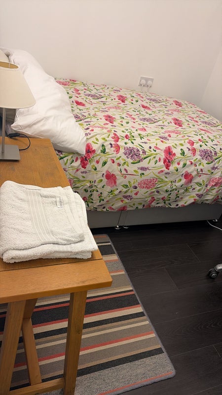 Room Queen Isabel's Avenue in Coventry