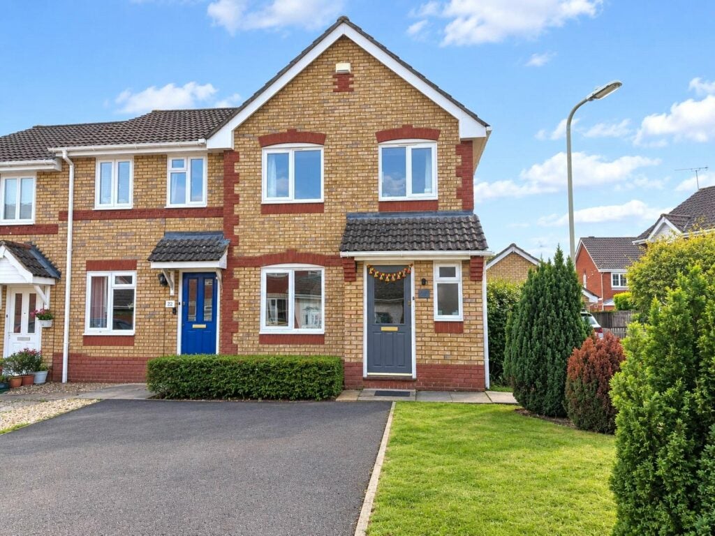House Sycamore Road in Rushmoor