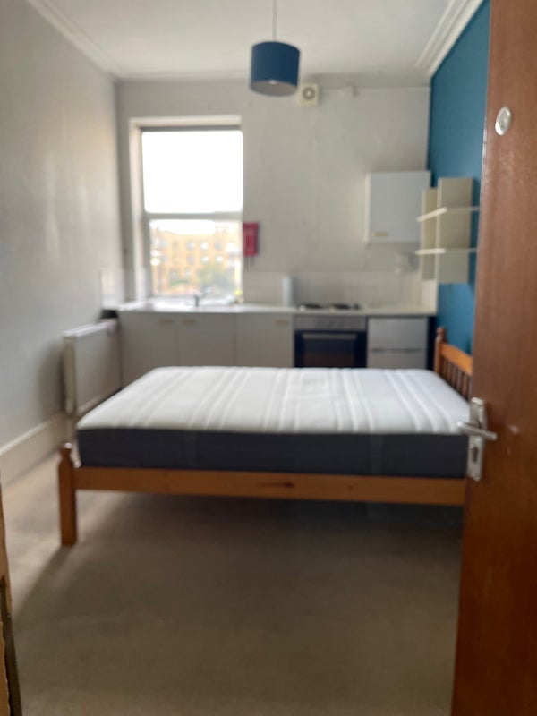 Room High Street in Greater London