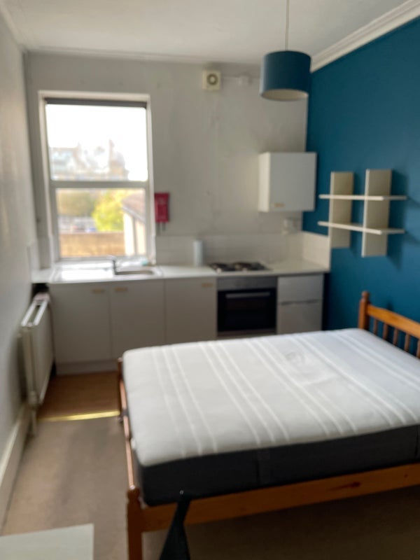 Room High Street in Greater London