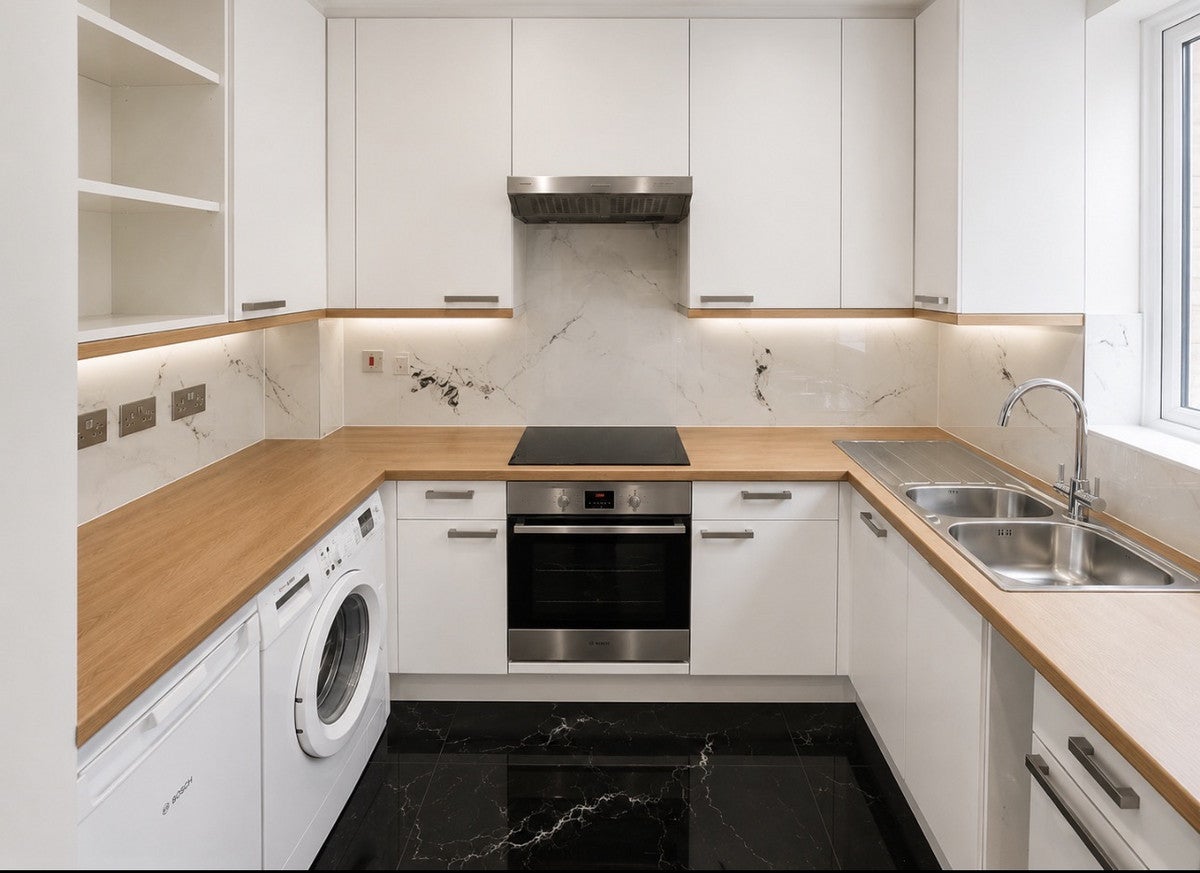 Flat Cedar Close in Greater London
