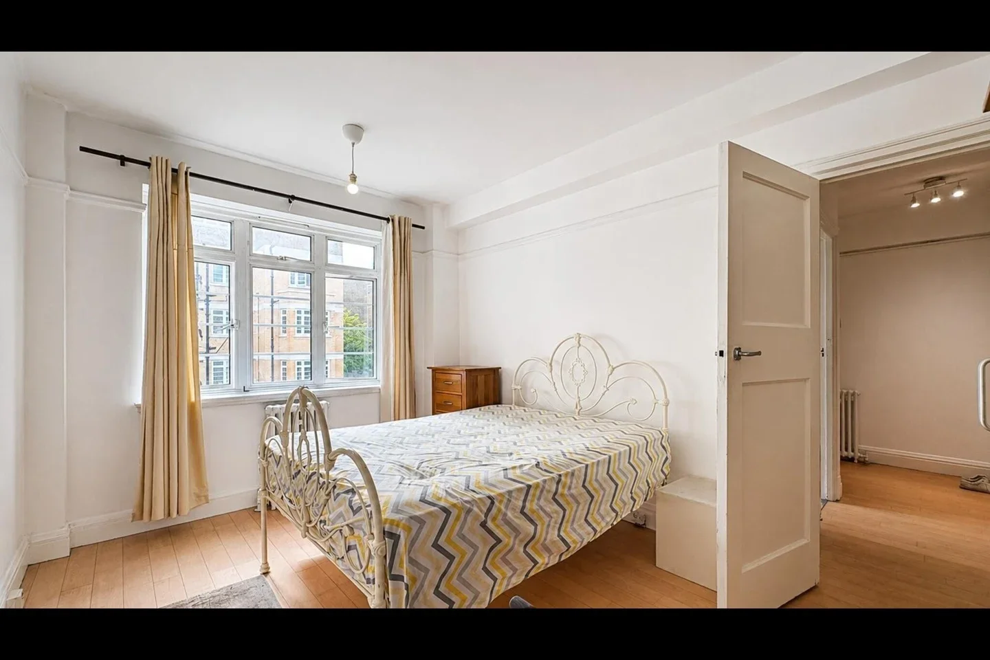 Flat Old Brompton Road in Greater London