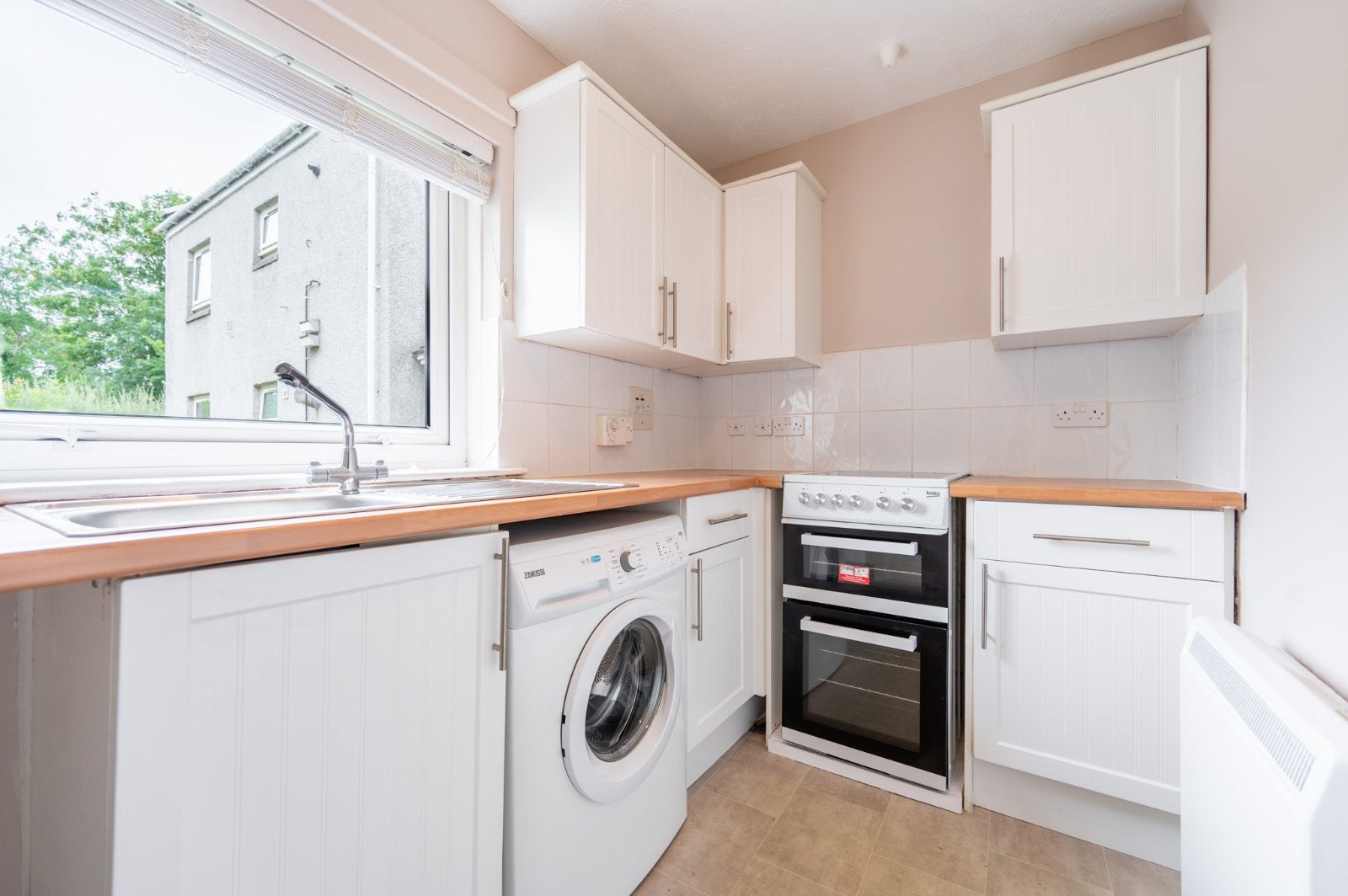 Flat Waterford Road in Highcliffe