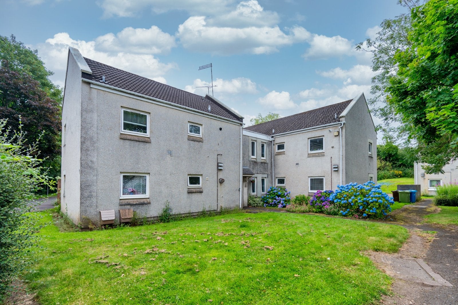 Flat Waterford Road in Highcliffe