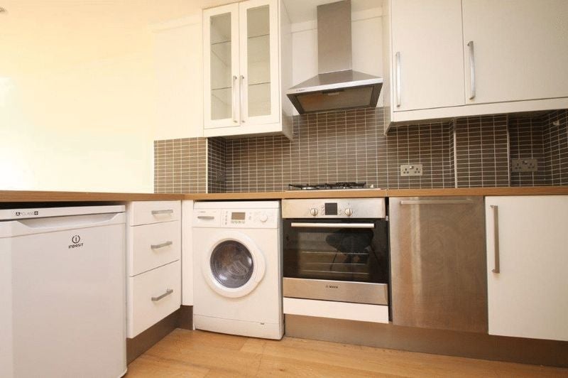 Flat Holloway Road in Greater London