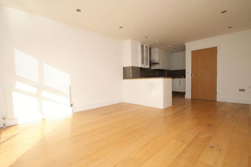 Flat Holloway Road in Greater London