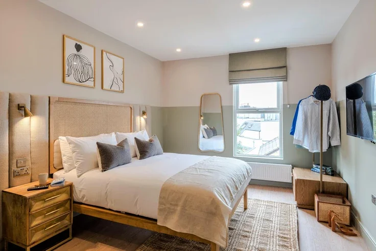 Flat Askew Road in Greater London