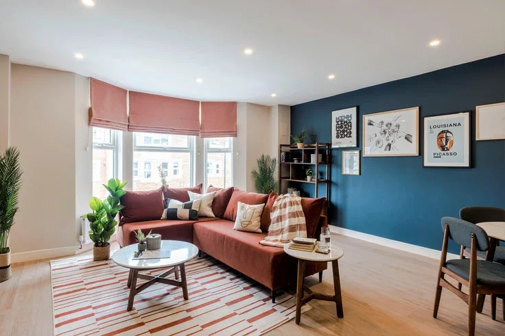 Flat Askew Road in Greater London
