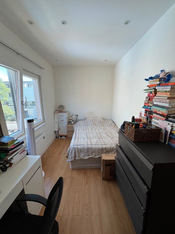 Room Hampshire Street in Greater London