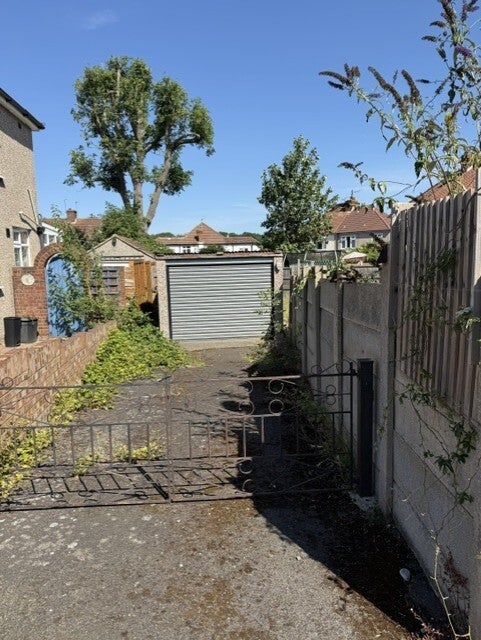 House Chieveley Road in Greater London