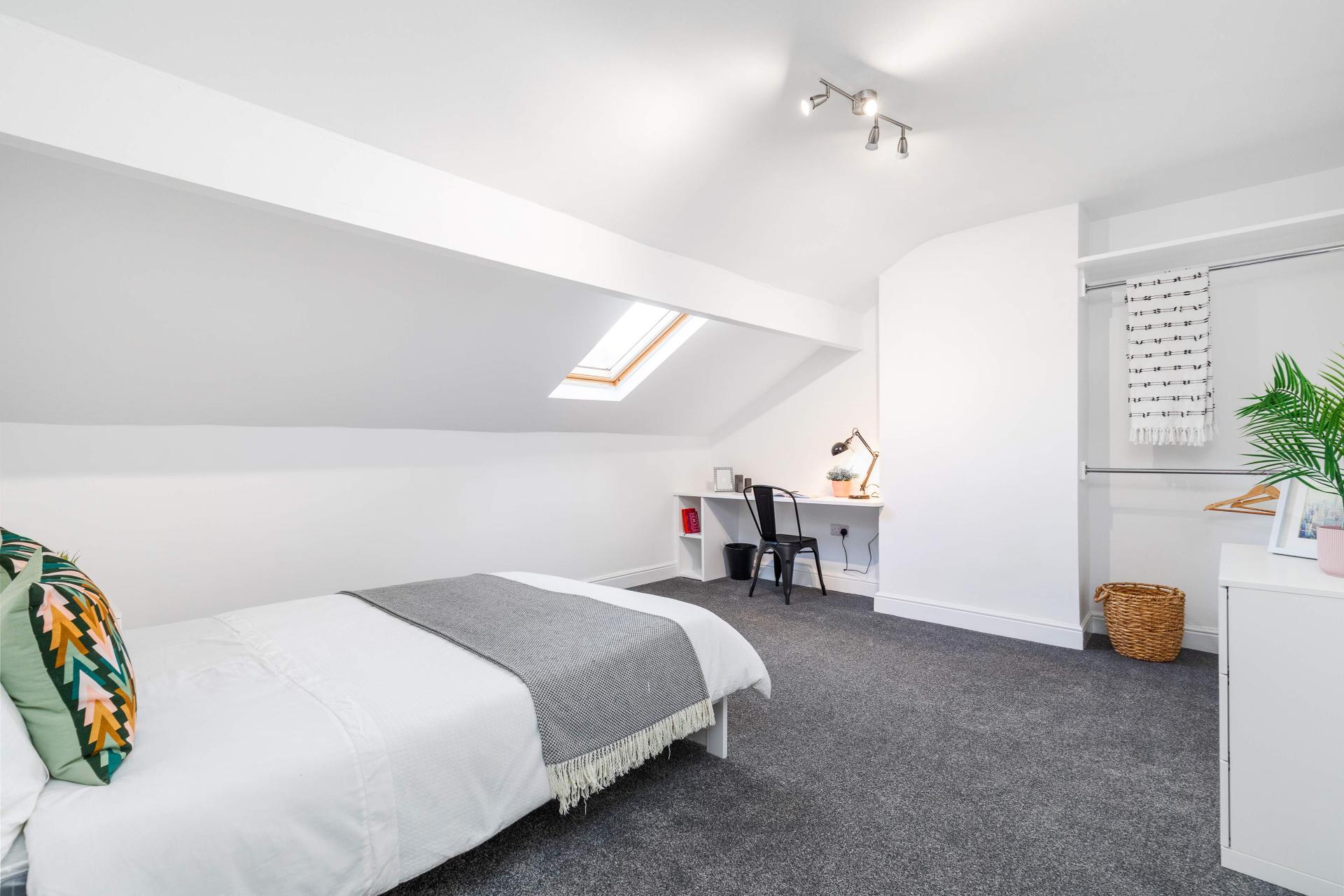 Room Devon Road in Leeds