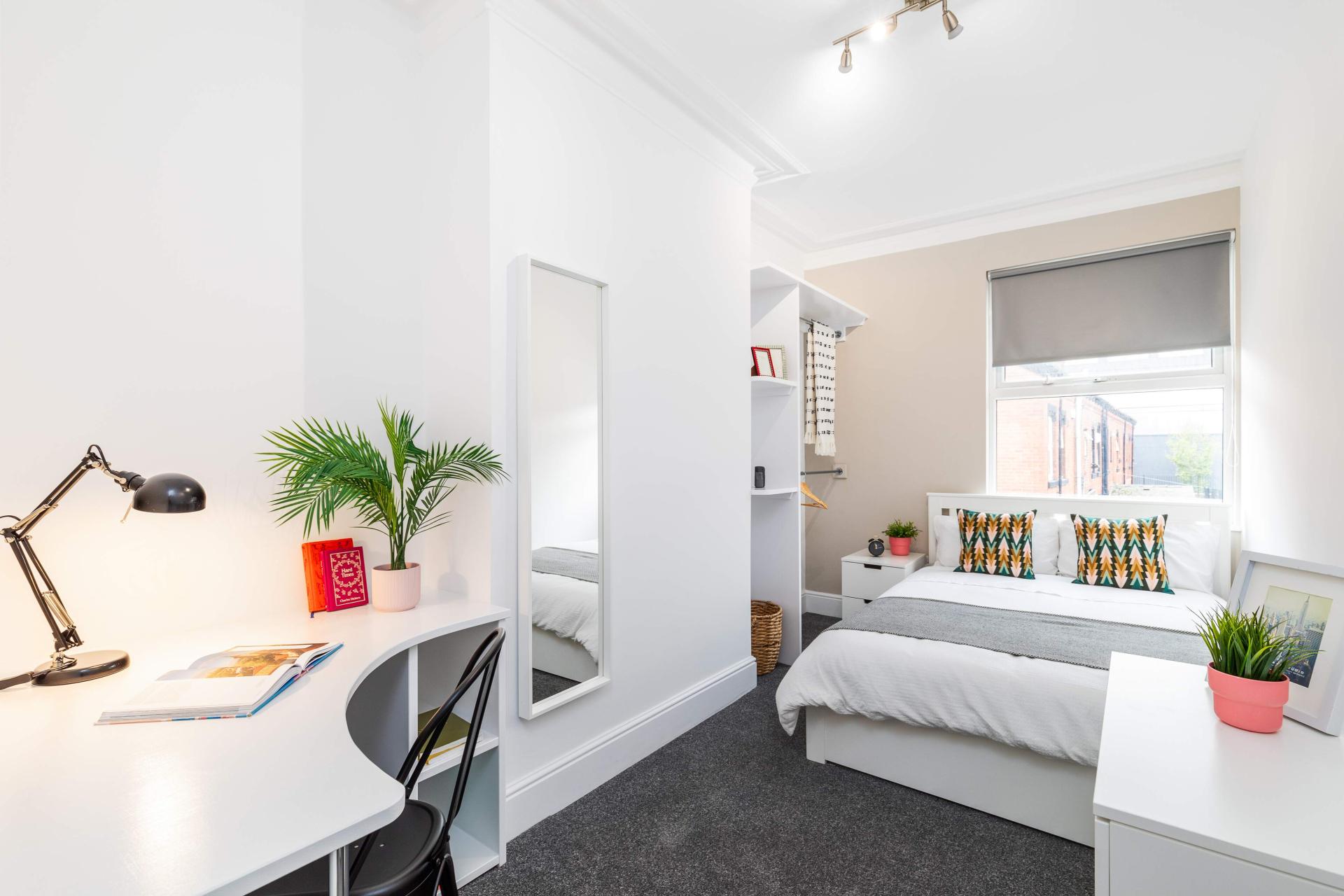 Room Devon Road in Leeds