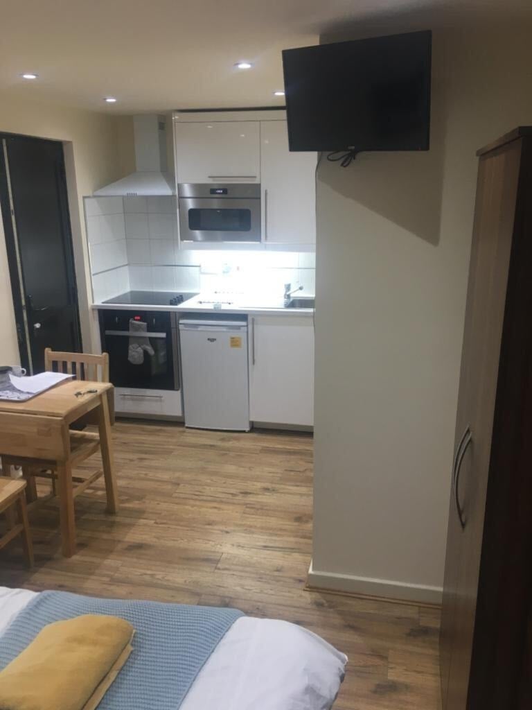 Flat Chatsworth Road in Greater London