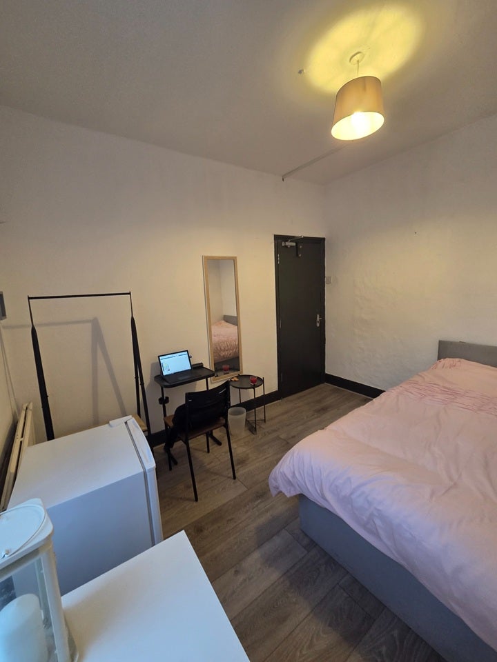 Room Roseberry Gardens in Greater London