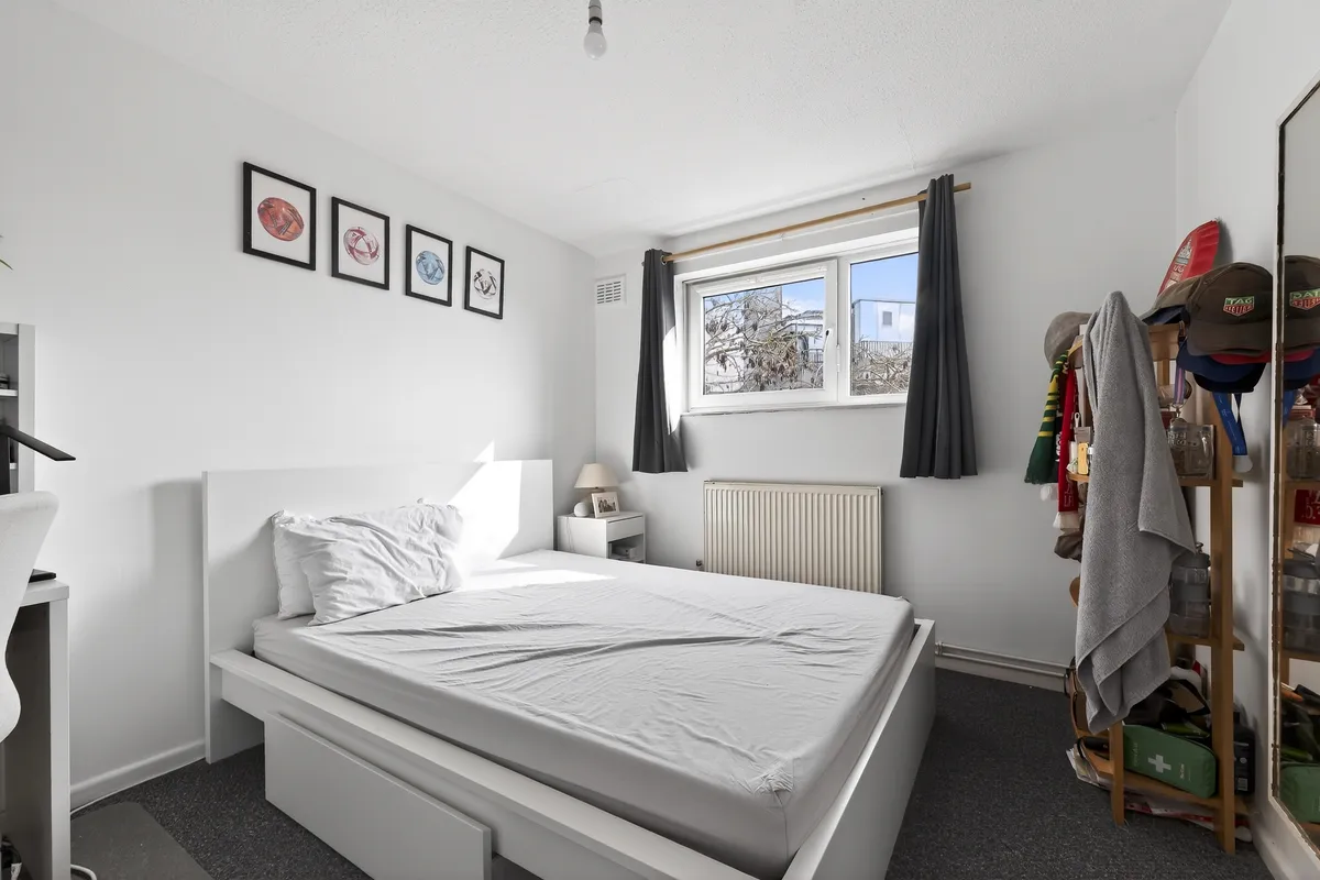 Room Frimley Close in Greater London