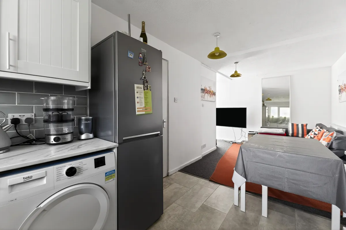 Room Frimley Close in Greater London