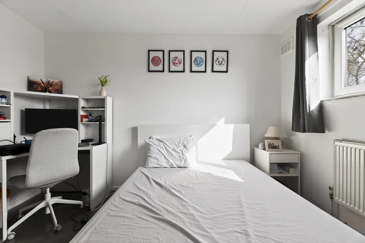 Room Frimley Close in Greater London