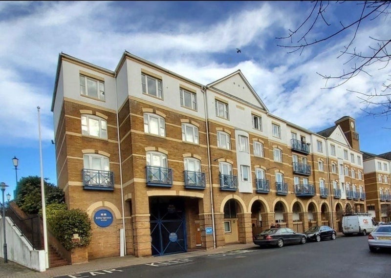 Room Rotherhithe Street in Greater London
