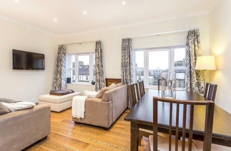 Room Rotherhithe Street in Greater London