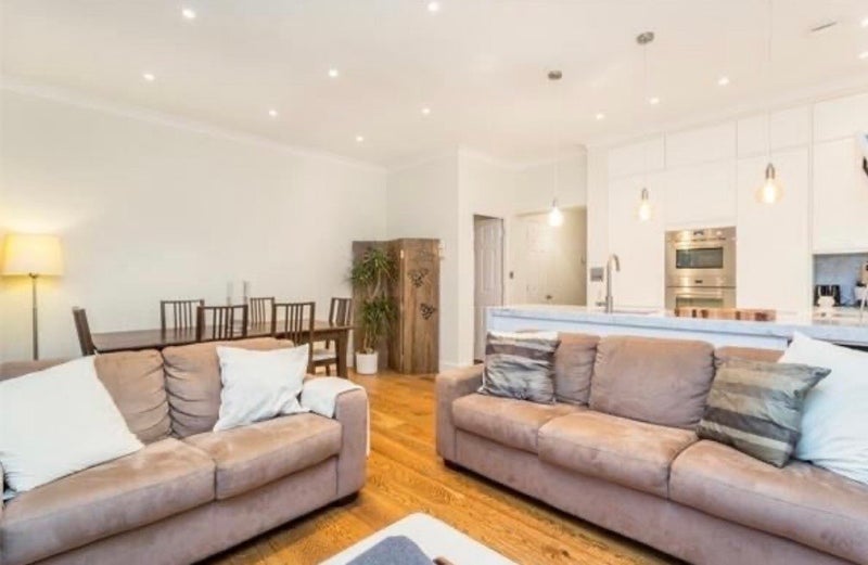 Room Rotherhithe Street in Greater London