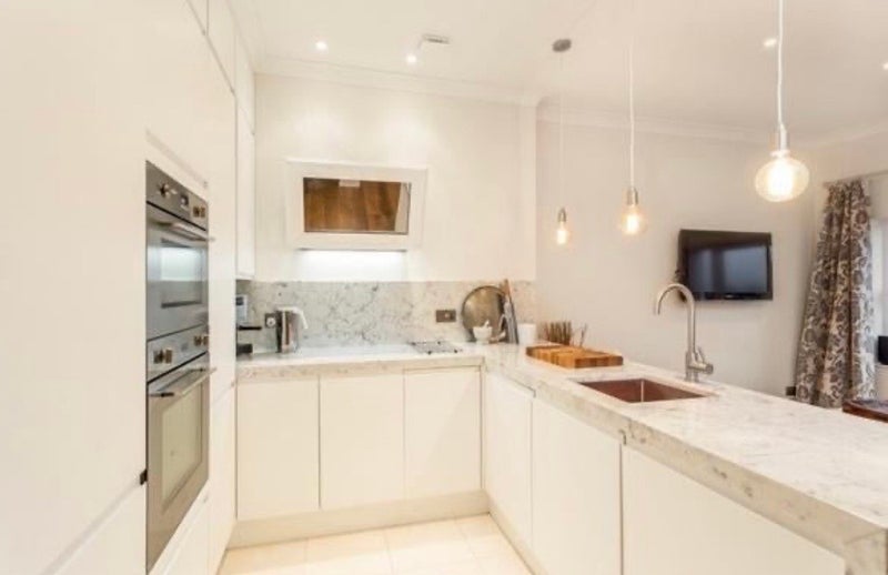 Room Rotherhithe Street in Greater London