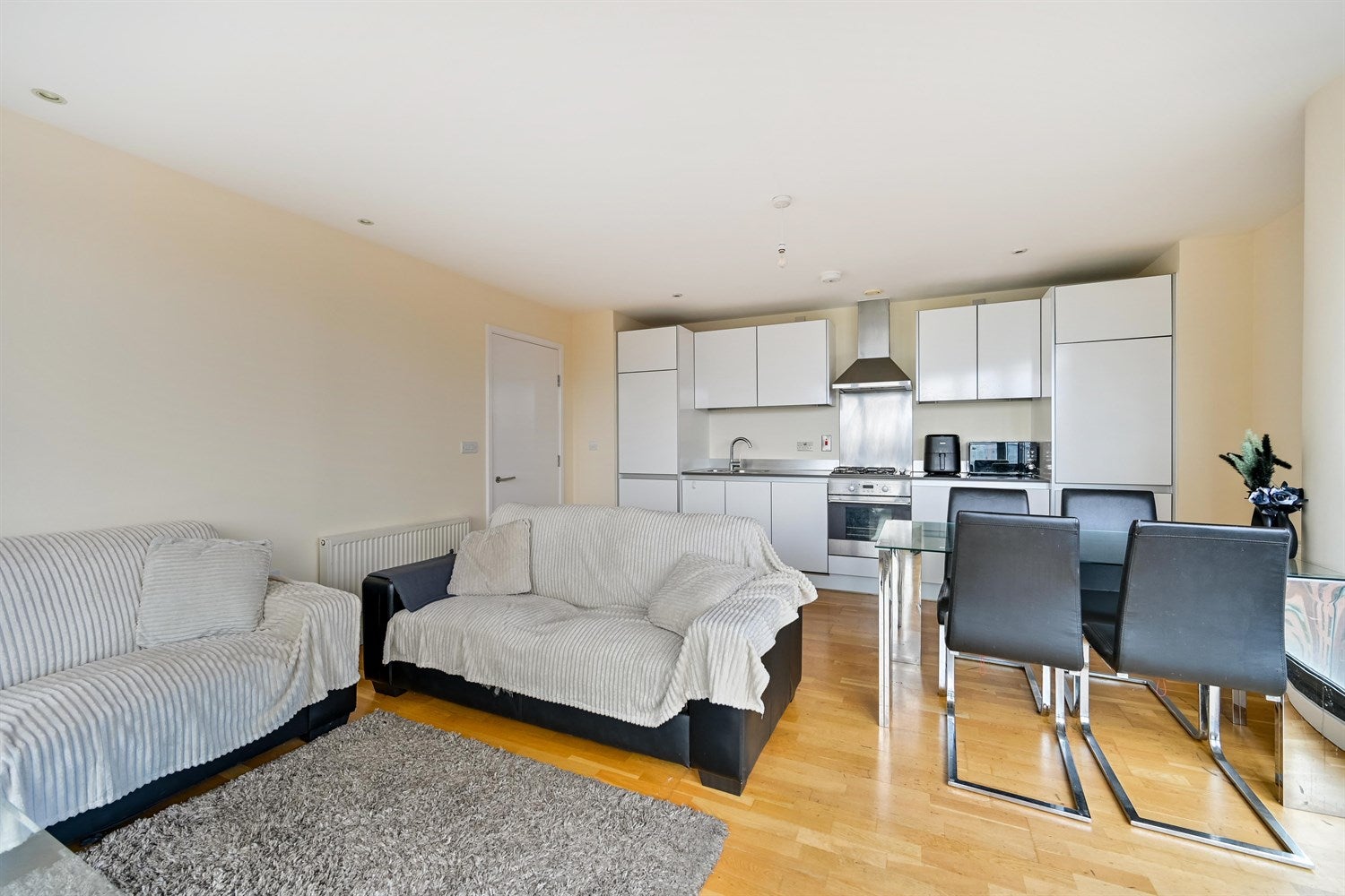 Flat Chatham Place in Reading
