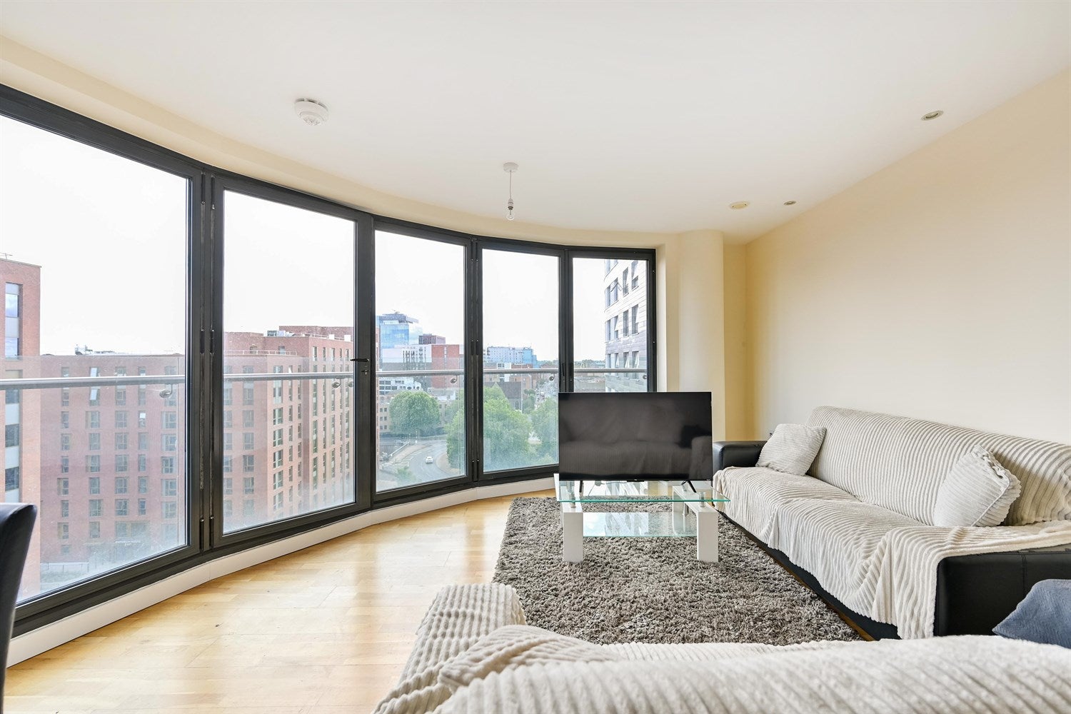 Flat Chatham Place in Reading