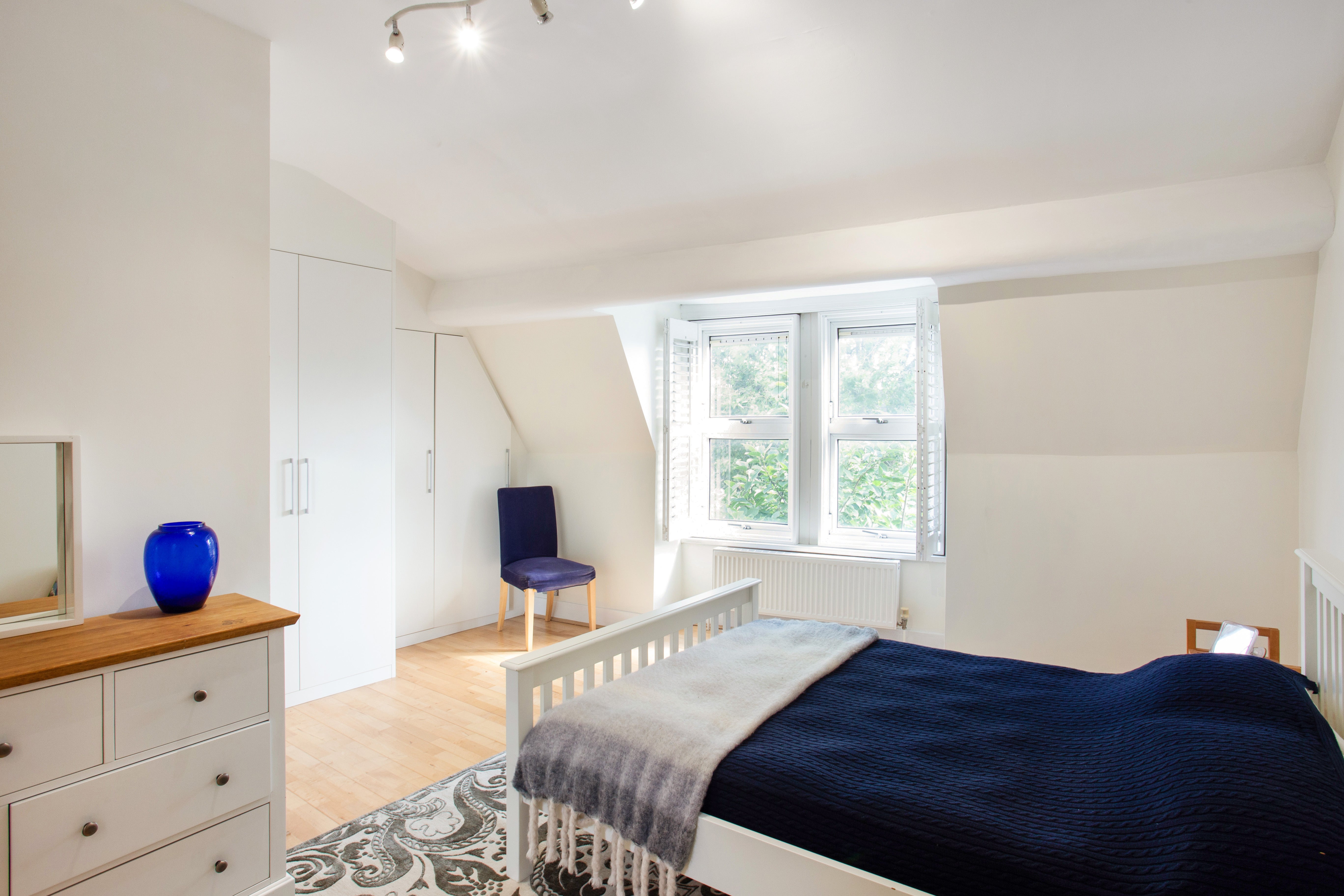 Flat Acton Lane in Greater London