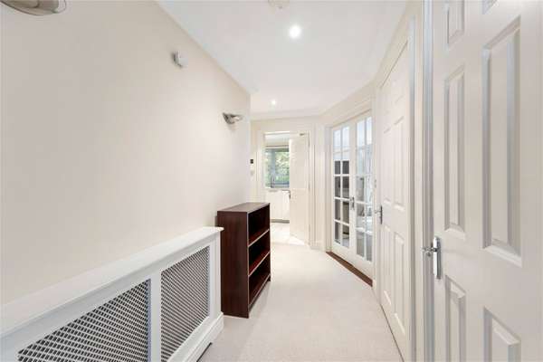 Flat Lower Cookham Road in Maidenhead