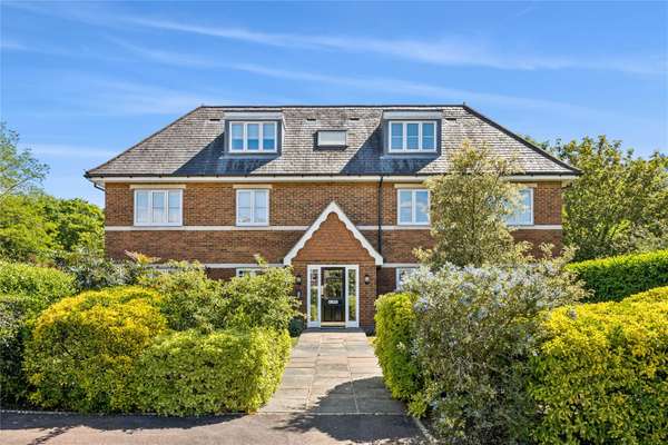 Flat Lower Cookham Road in Maidenhead