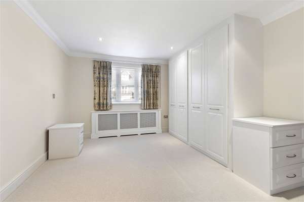 Flat Lower Cookham Road in Maidenhead