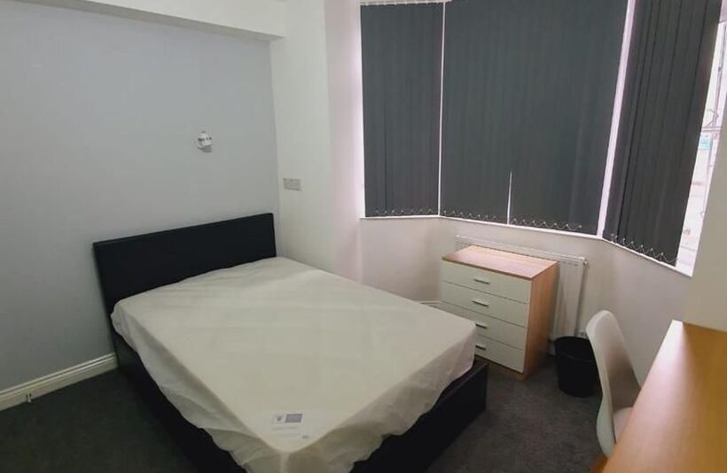 Room Terry Road in Coventry