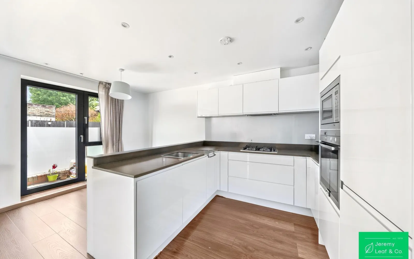 Flat Chandos Road in Greater London