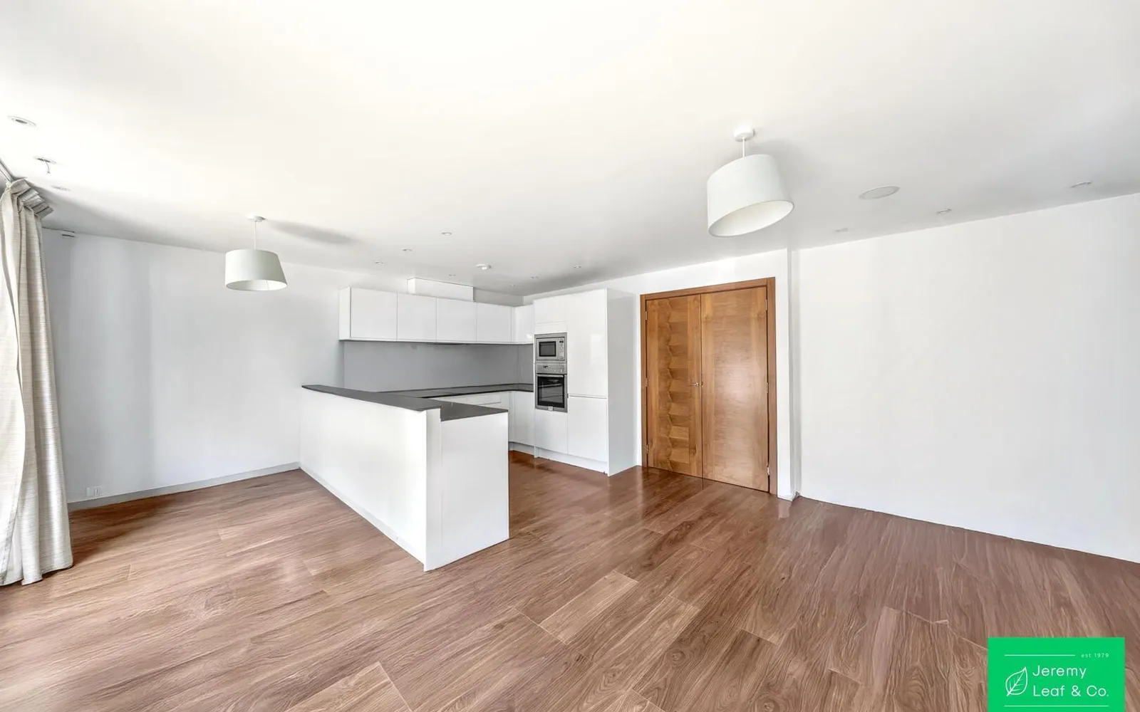 Flat Chandos Road in Greater London