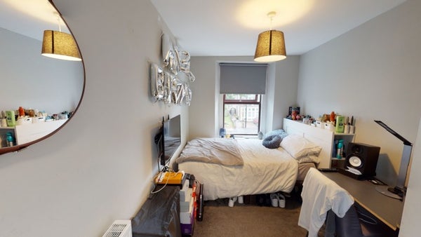 Flat Fishponds Road in Bristol