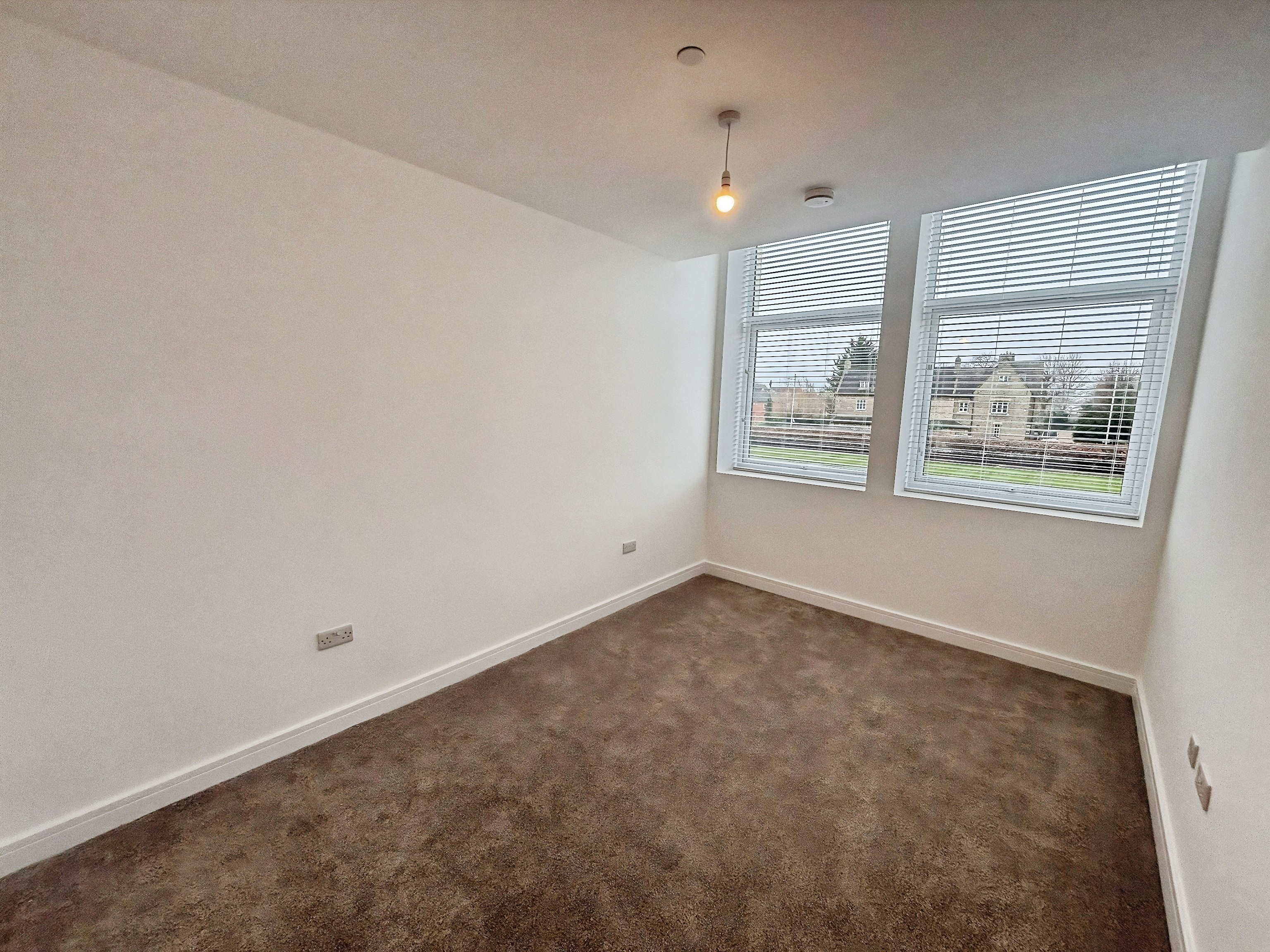 Flat Oundle Road in Peterborough
