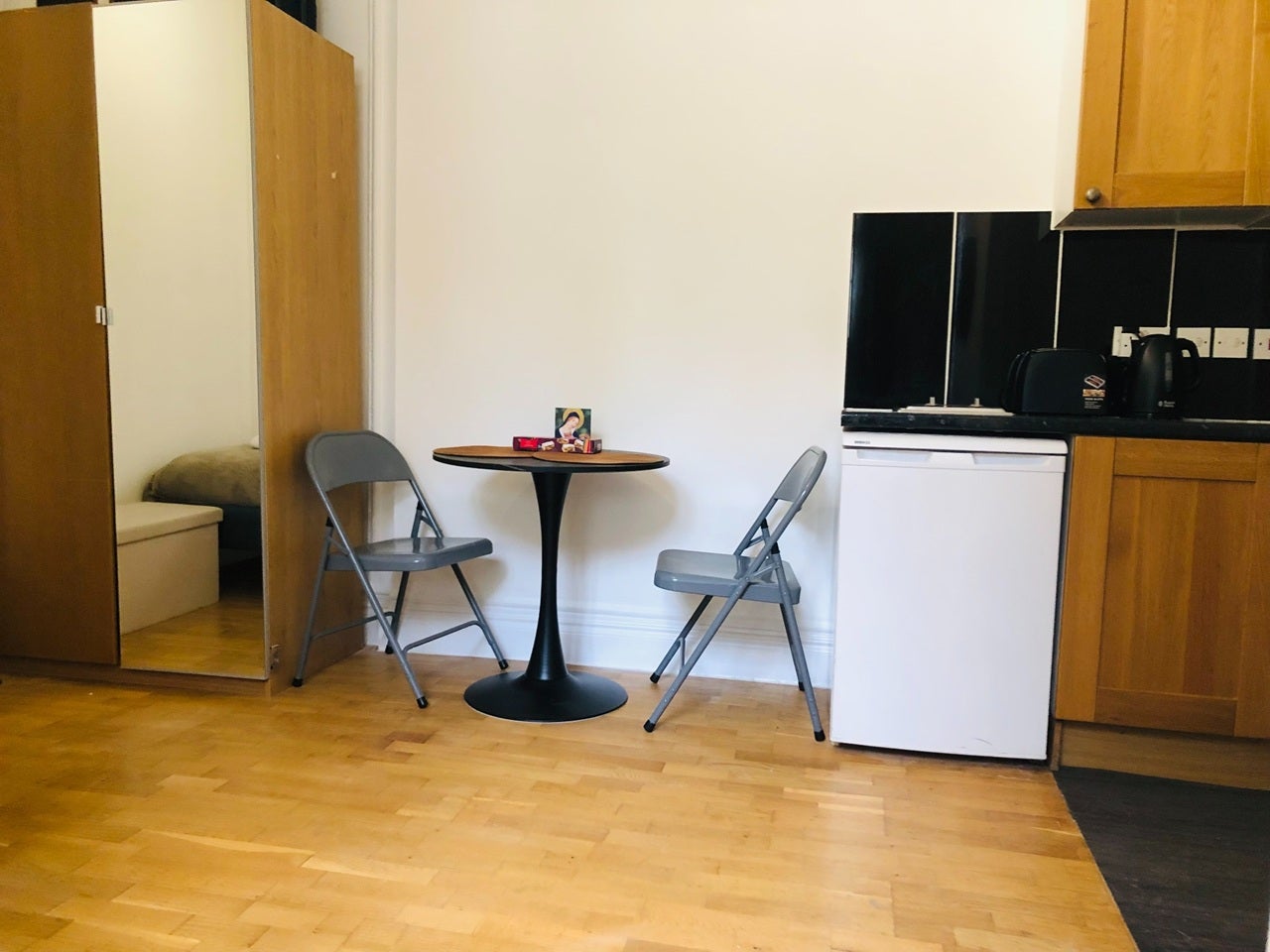 Flat Courtfield Gardens in Greater London