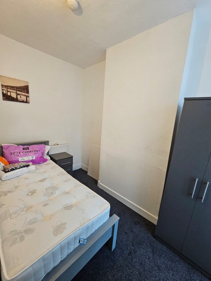 Room Tenby Road in Birmingham