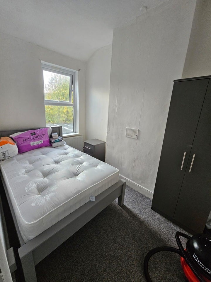 Room Tenby Road in Birmingham