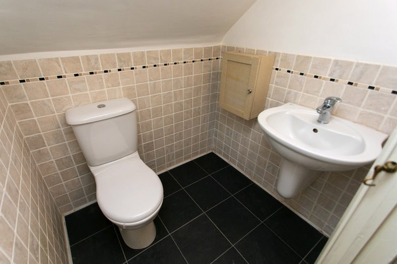 Room Saltwell Road in Gateshead