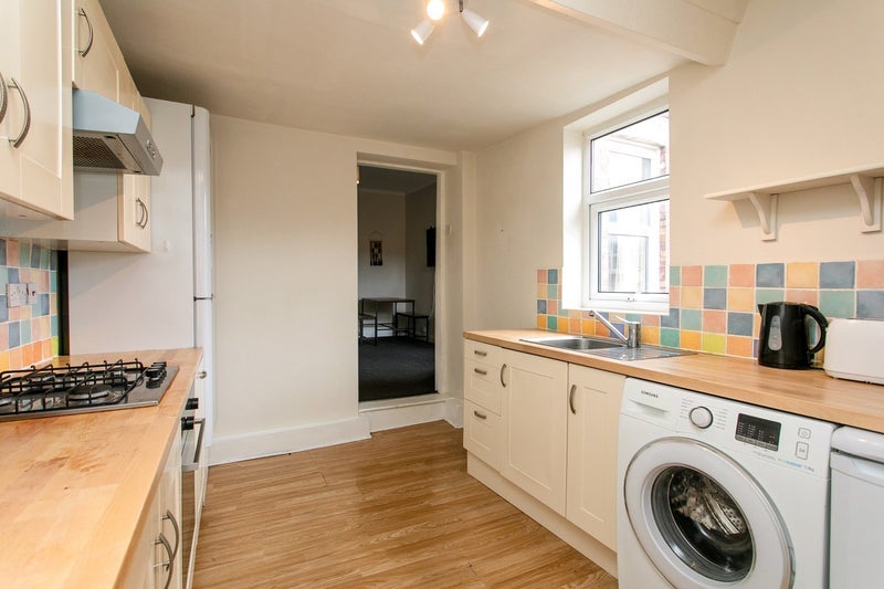 Room Saltwell Road in Gateshead
