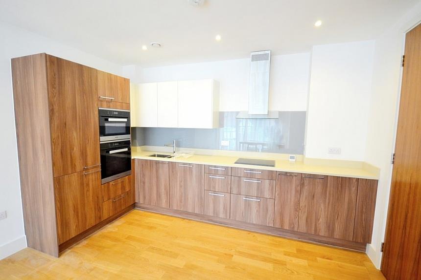 Flat Finchley Road in Greater London